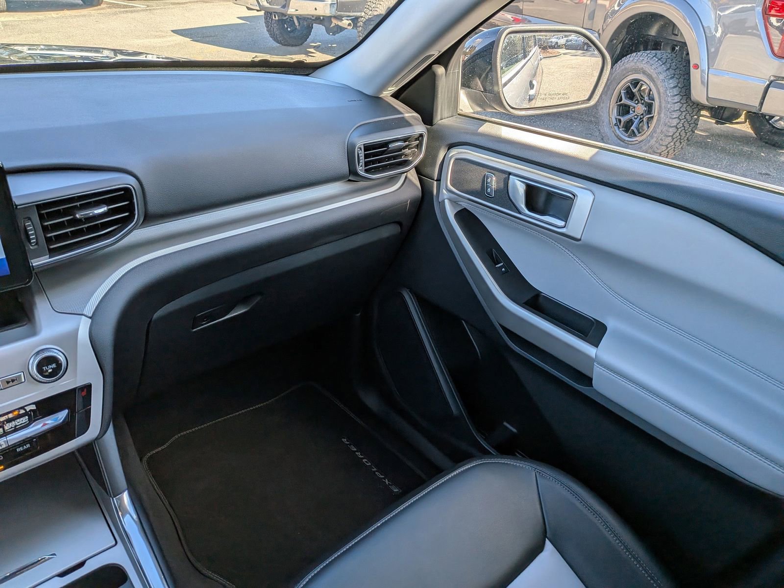 Certified 2022 Ford Explorer XLT w/ Equipment Group 202A image 19