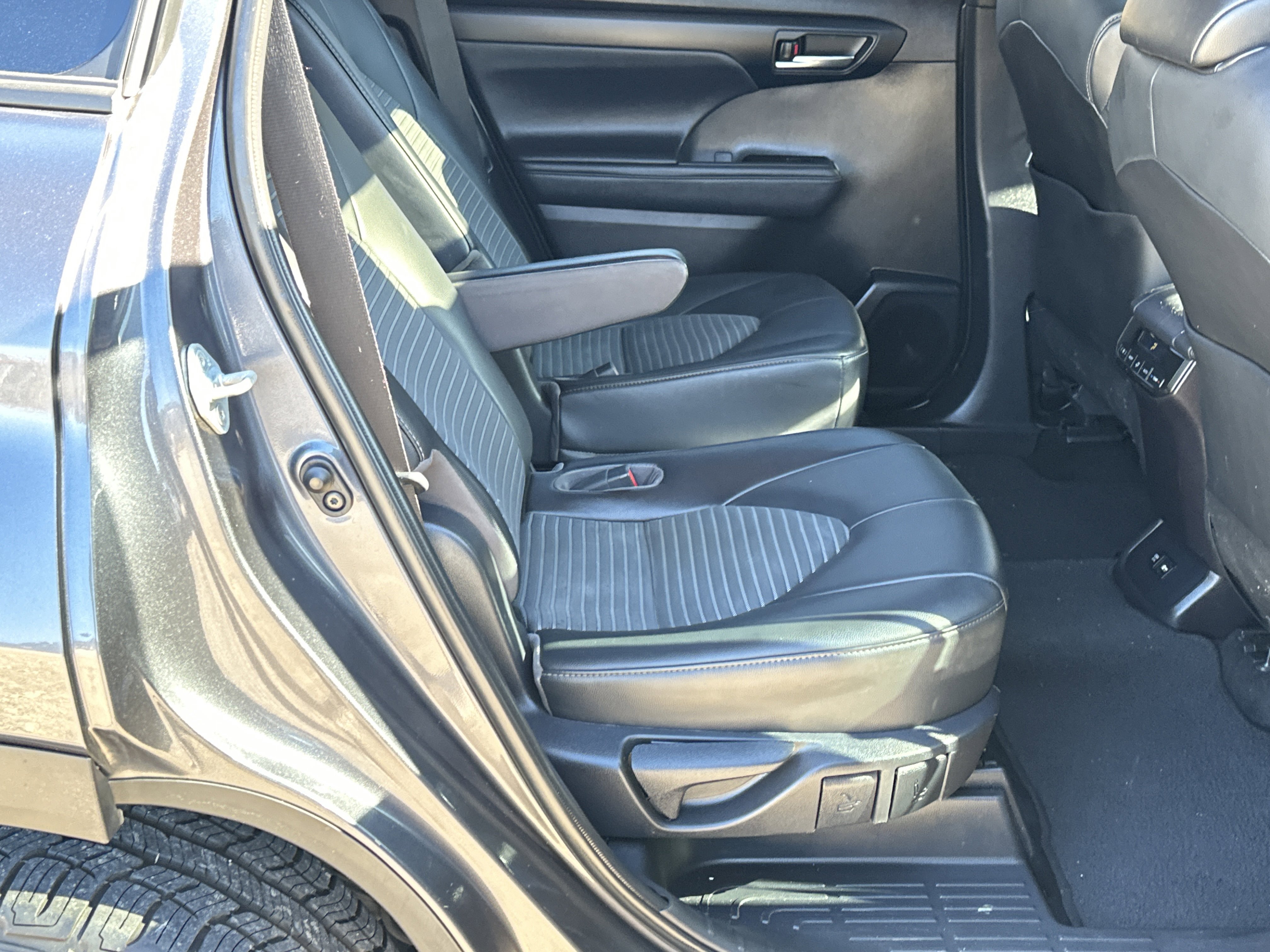 Used 2021 Toyota Highlander XSE image 15