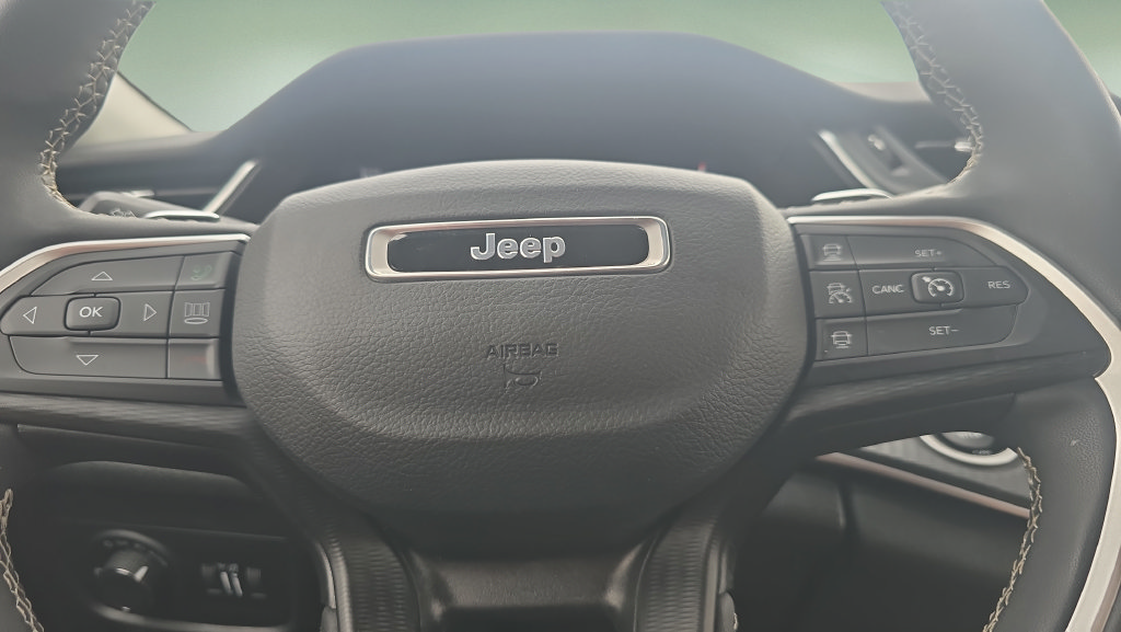 Used 2023 Jeep Grand Cherokee L Laredo w/ Luxury Tech Group I AWD/4WD image 12