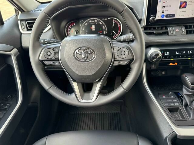 Used 2025 Toyota RAV4 XLE Premium image 18