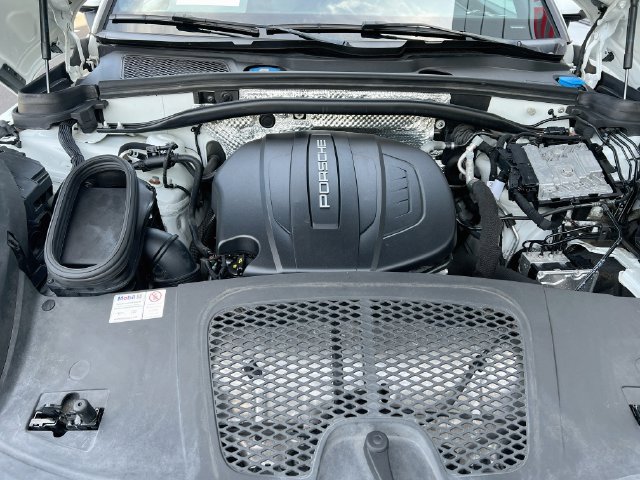 Certified 2020 Porsche Macan AWD/4WD image 33