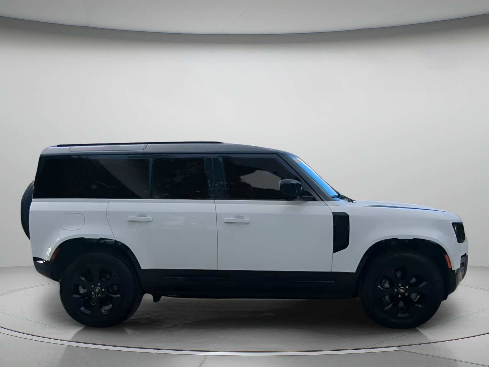Used 2024 Land Rover Defender 110 X-Dynamic SE AWD/4WD image 33