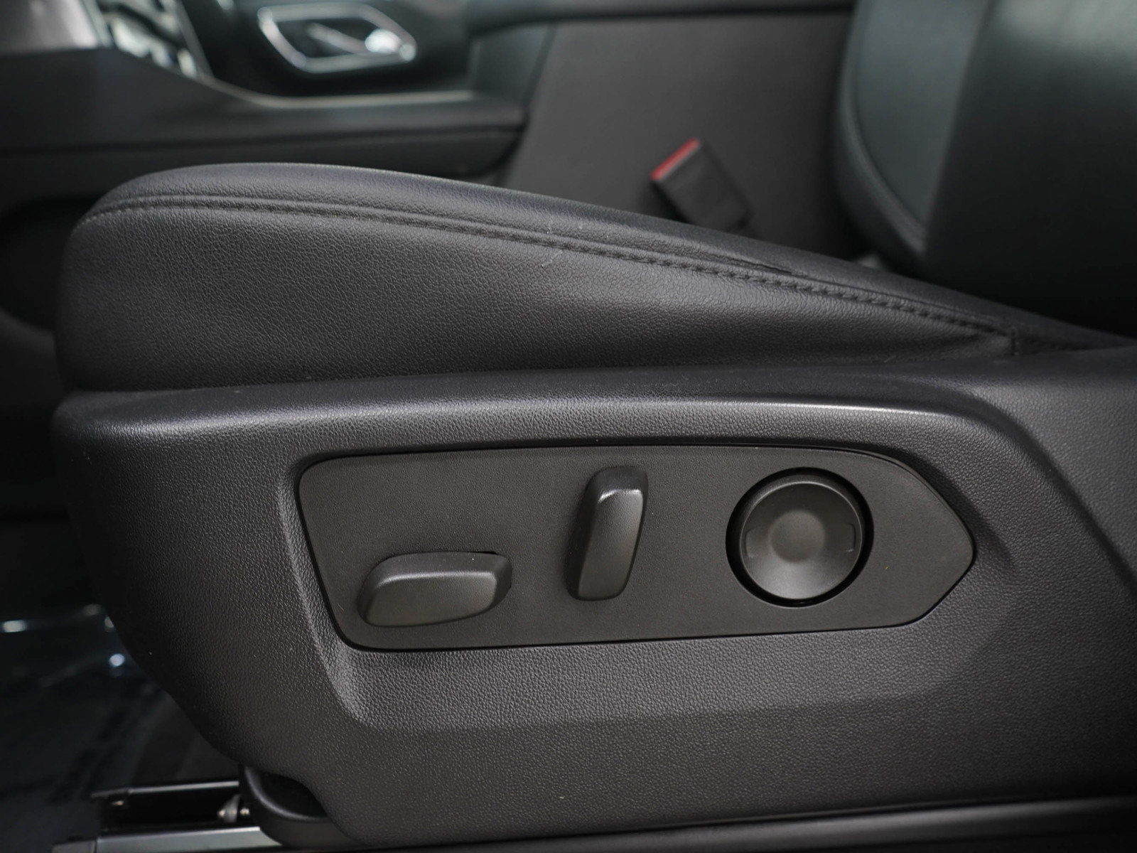 Used 2023 Chevrolet Suburban LT image 25