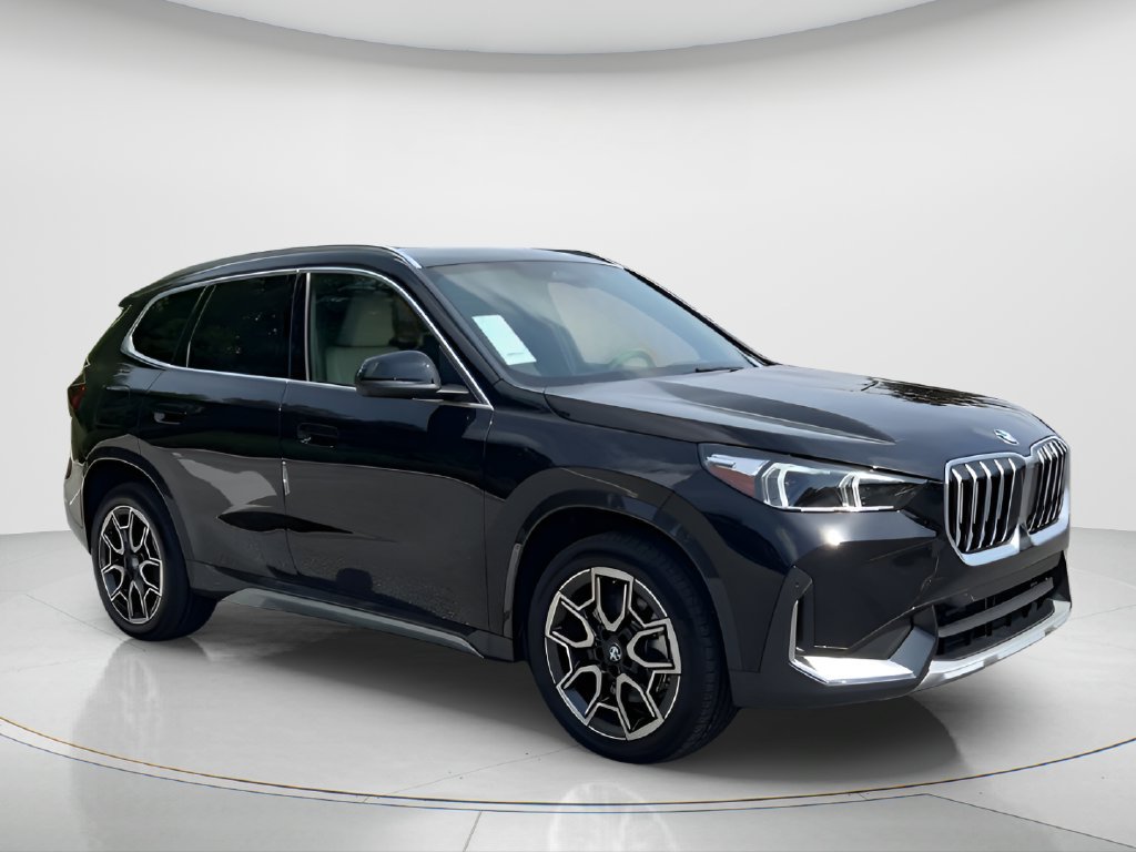 Certified 2025 BMW X1 xDrive28i w/ Technology Package AWD/4WD image 3