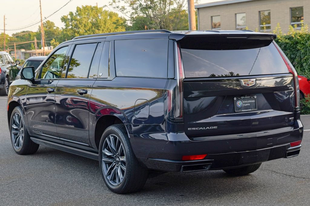 Used 2023 Cadillac Escalade ESV Sport w/ Touring Package AWD/4WD image 5