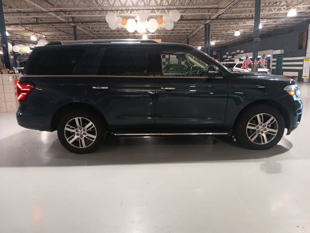 Used 2023 Ford Expedition Limited AWD/4WD image 5