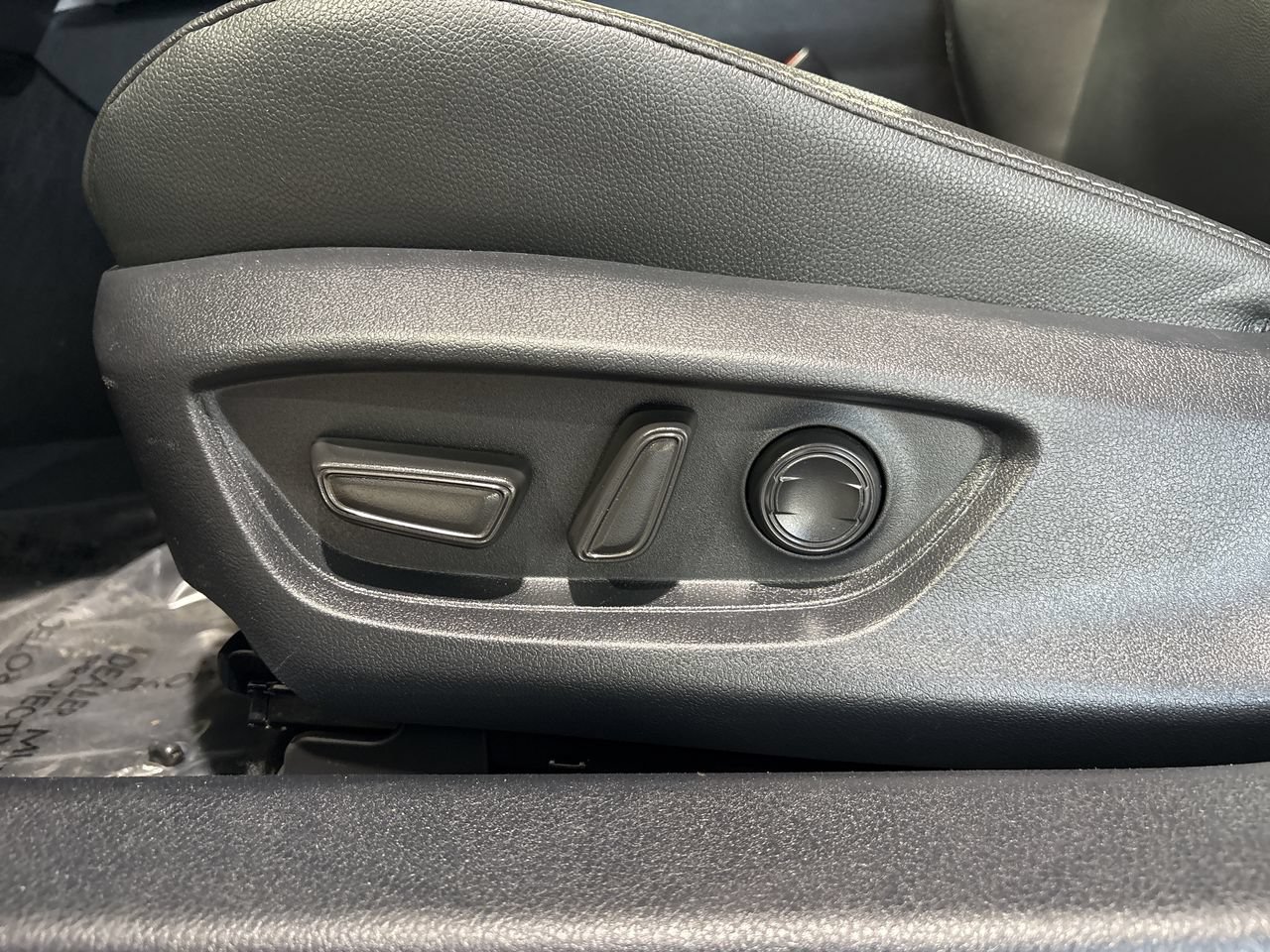 Used 2025 Toyota Camry SE FWD image 12