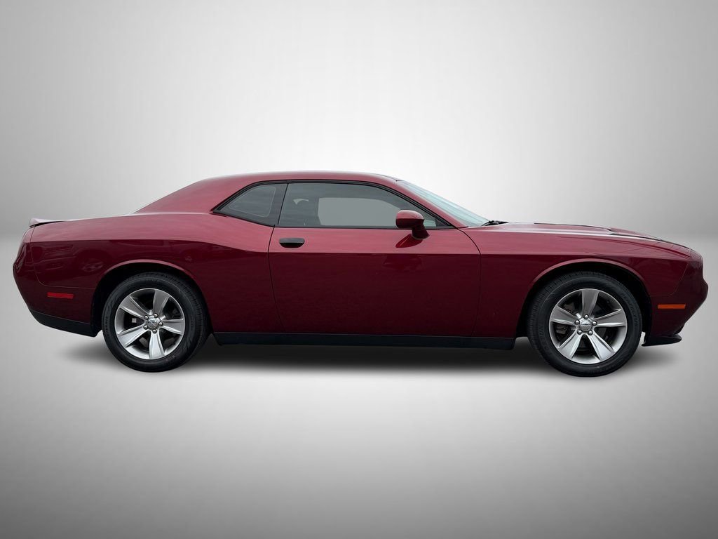 Used 2018 Dodge Challenger SXT image 5