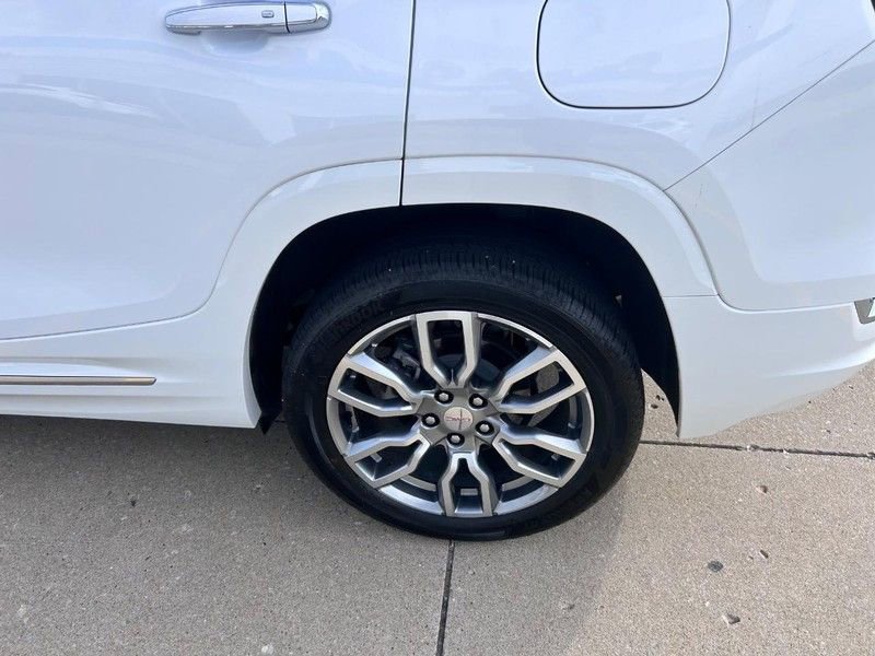 Used 2024 GMC Terrain Denali image 6