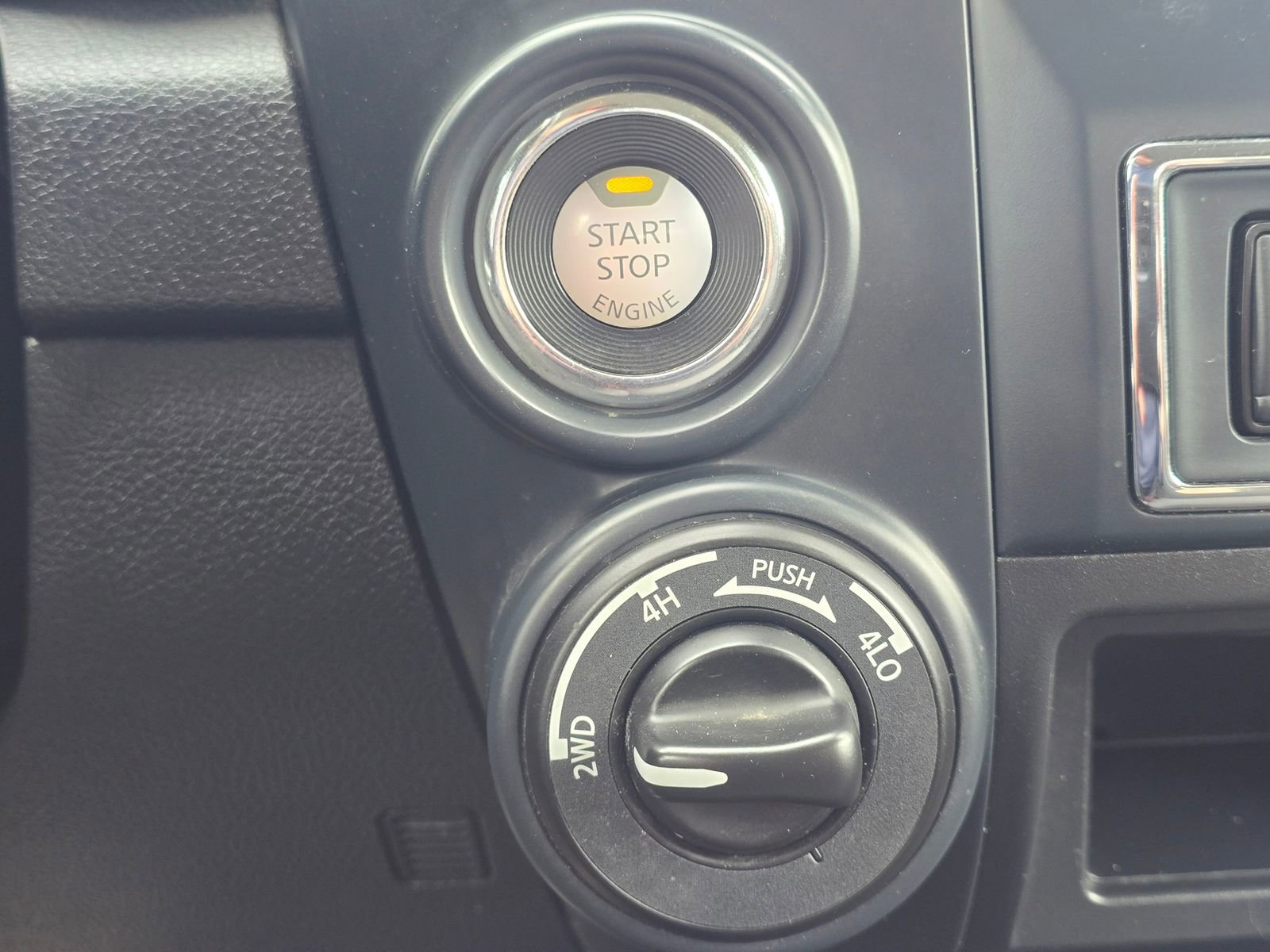 Used 2022 Nissan Titan SV AWD/4WD image 23