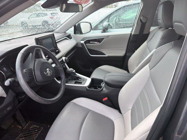 Used 2022 Toyota RAV4 XLE Premium FWD image 5
