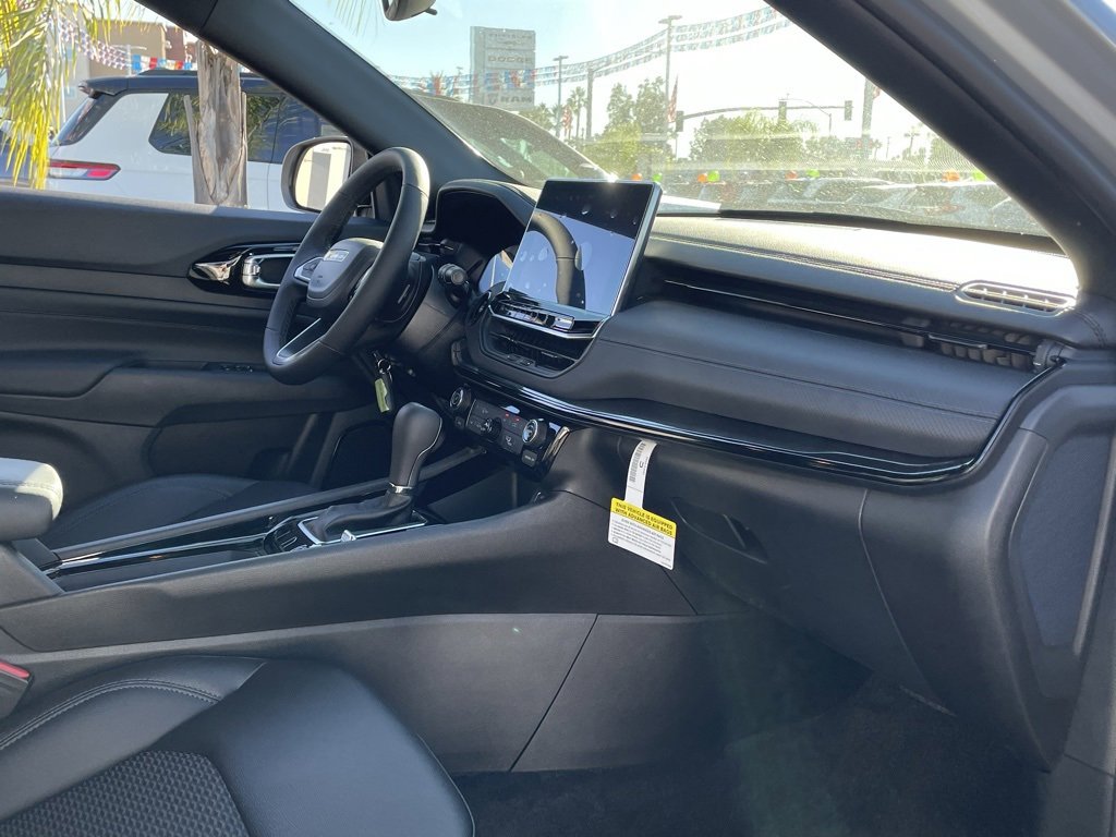 New 2026 Jeep Compass Latitude image 19