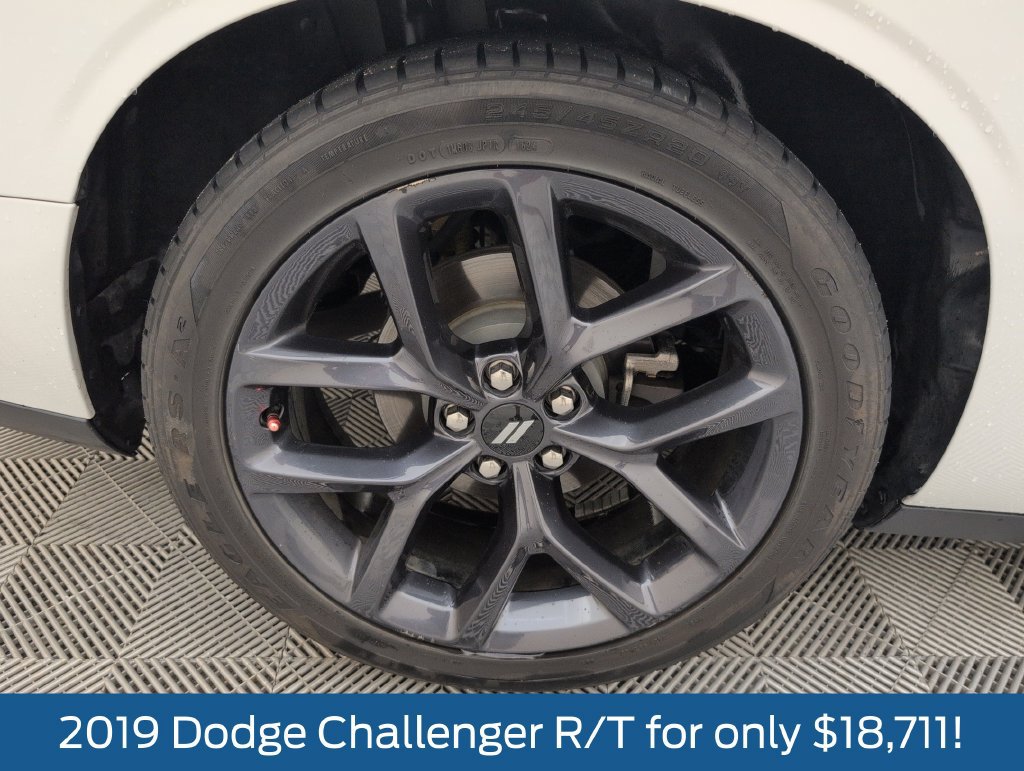 Used 2019 Dodge Challenger R/T RWD image 14