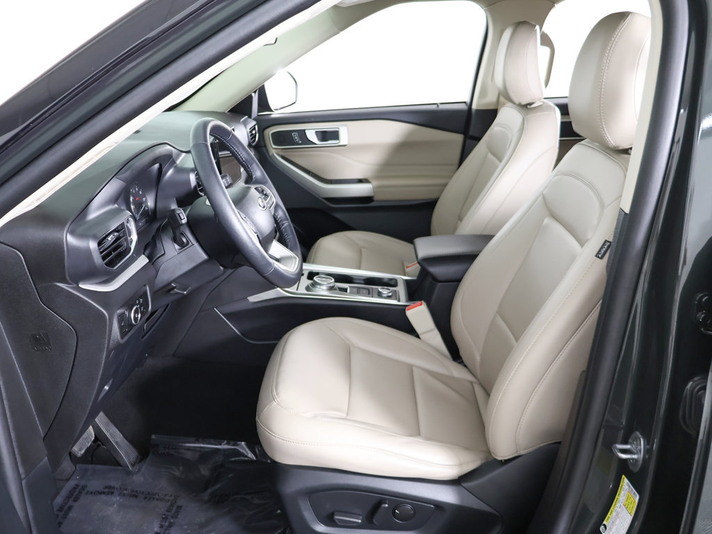 Used 2023 Ford Explorer XLT w/ Equipment Group 202A AWD/4WD image 32