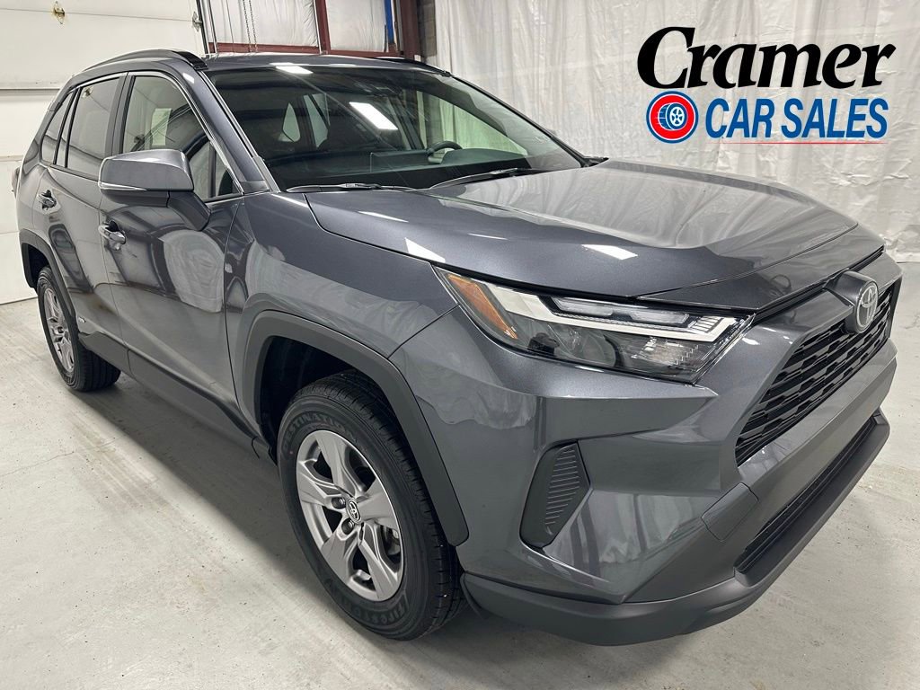 Used 2025 Toyota RAV4 XLE AWD/4WD image 1
