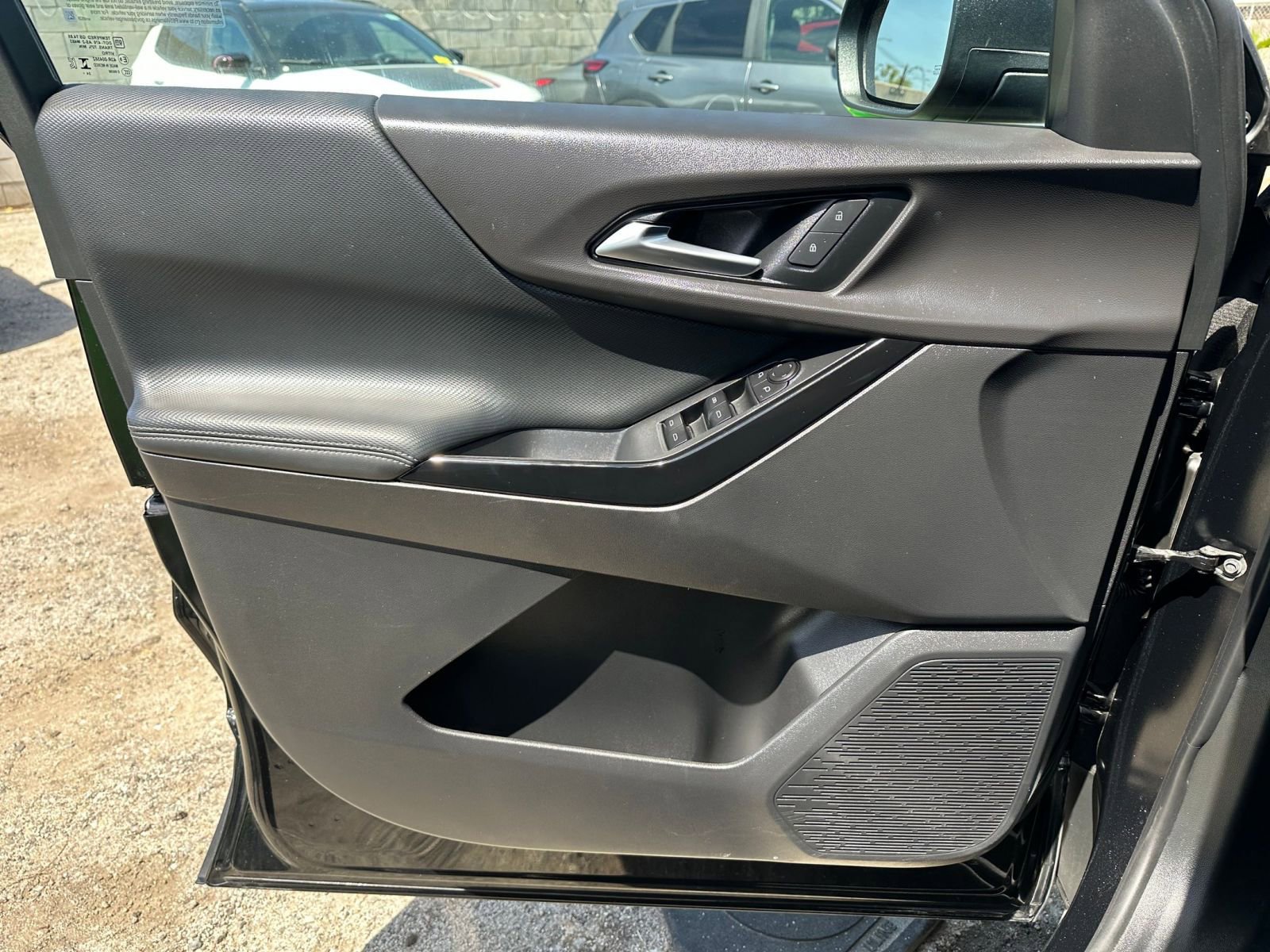 Used 2025 Chevrolet Equinox LT FWD image 18