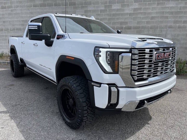 Used 2024 GMC Sierra 3500 Denali w/ Denali Reserve Package AWD/4WD image 5