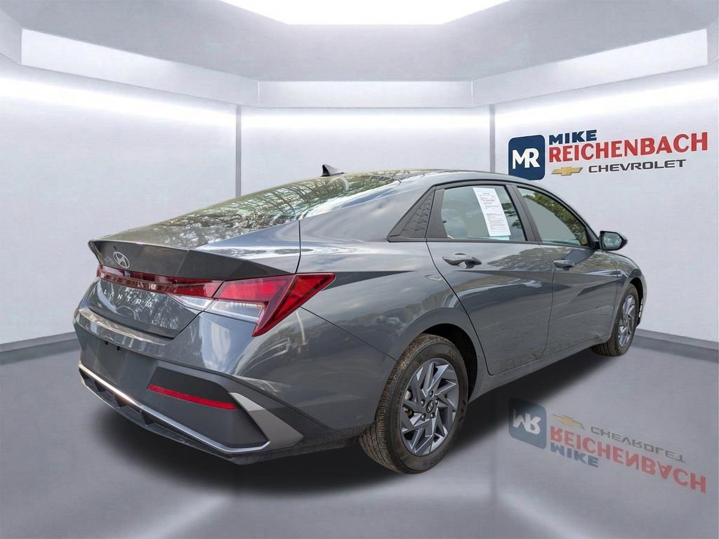 Used 2024 Hyundai Elantra SEL image 4