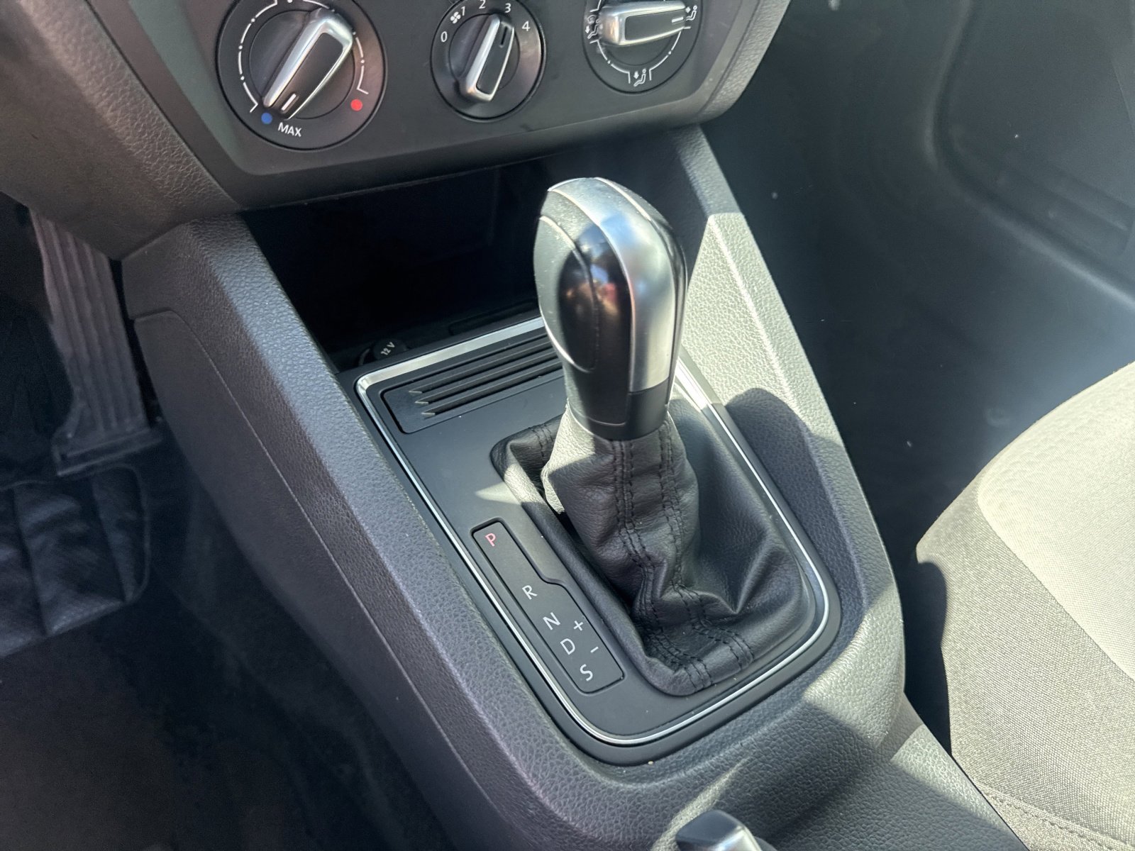 Used 2017 Volkswagen Jetta S image 23