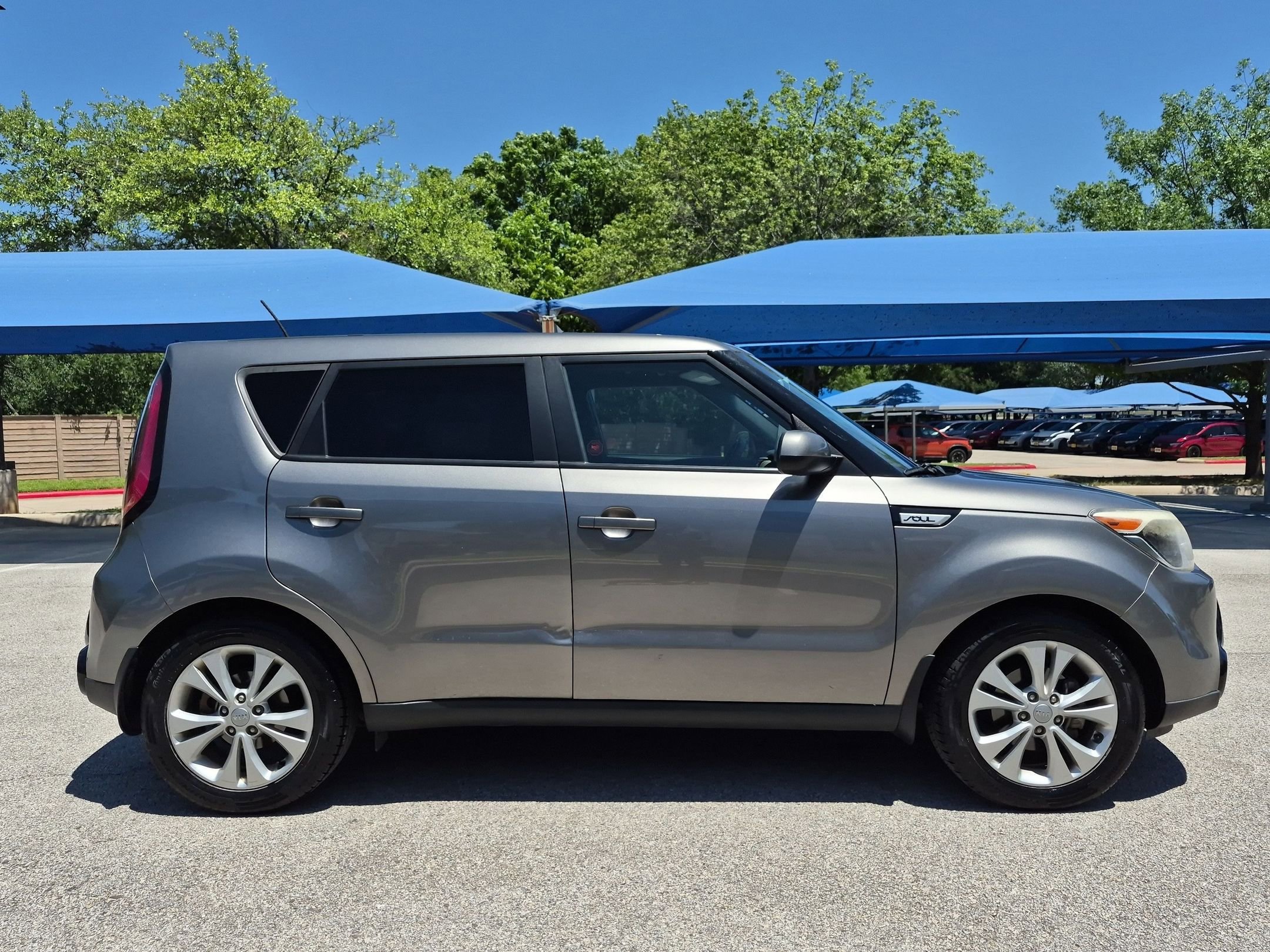 Used 2016 Kia Soul + FWD image 2