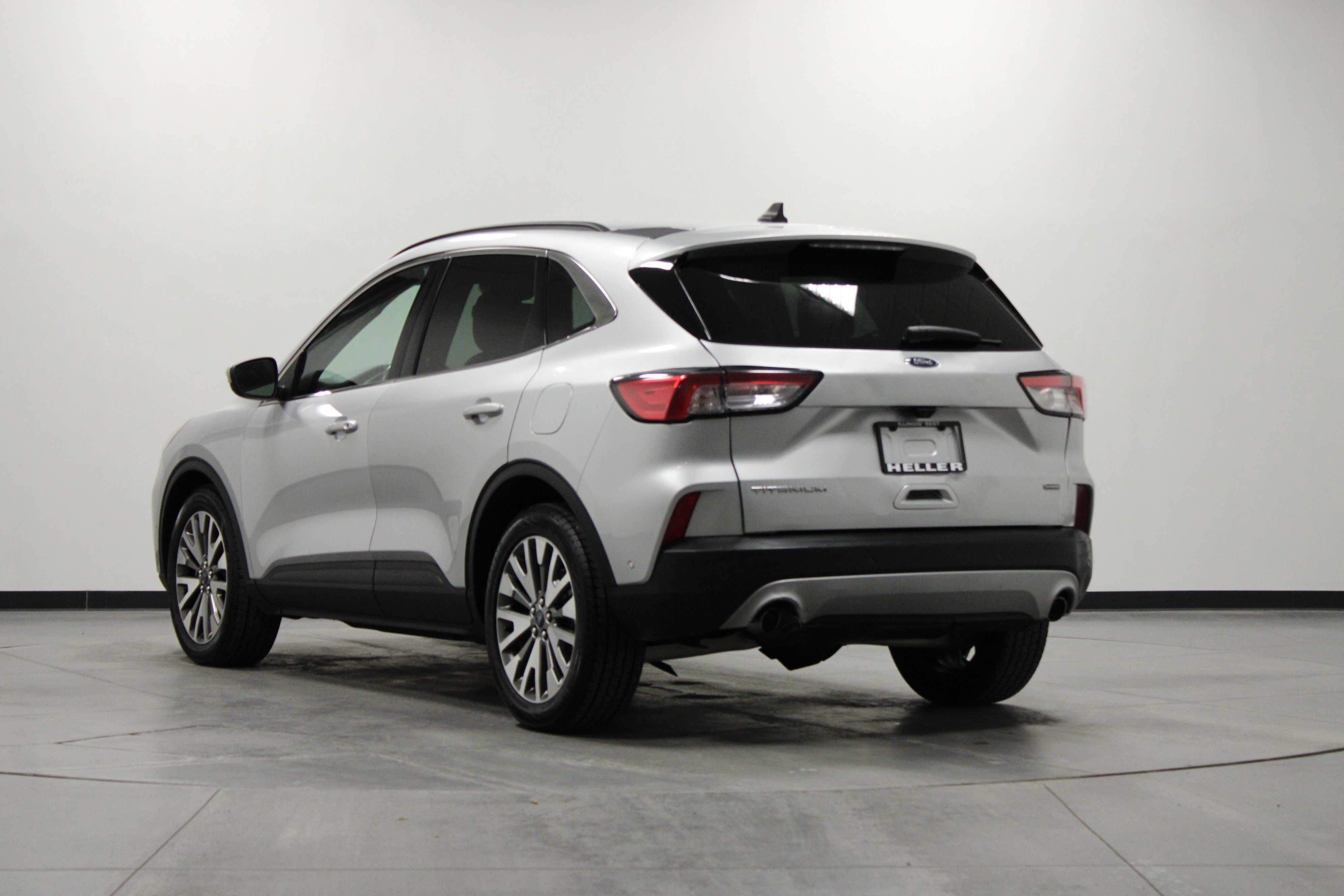 Used 2020 Ford Escape Titanium image 6