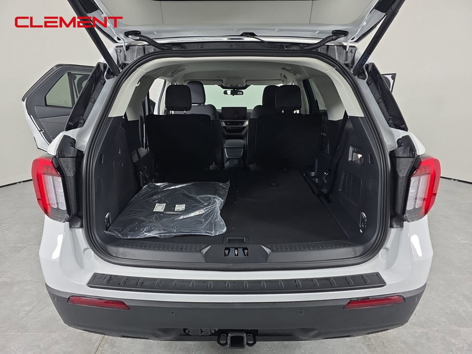 New 2026 Ford Explorer Active image 9