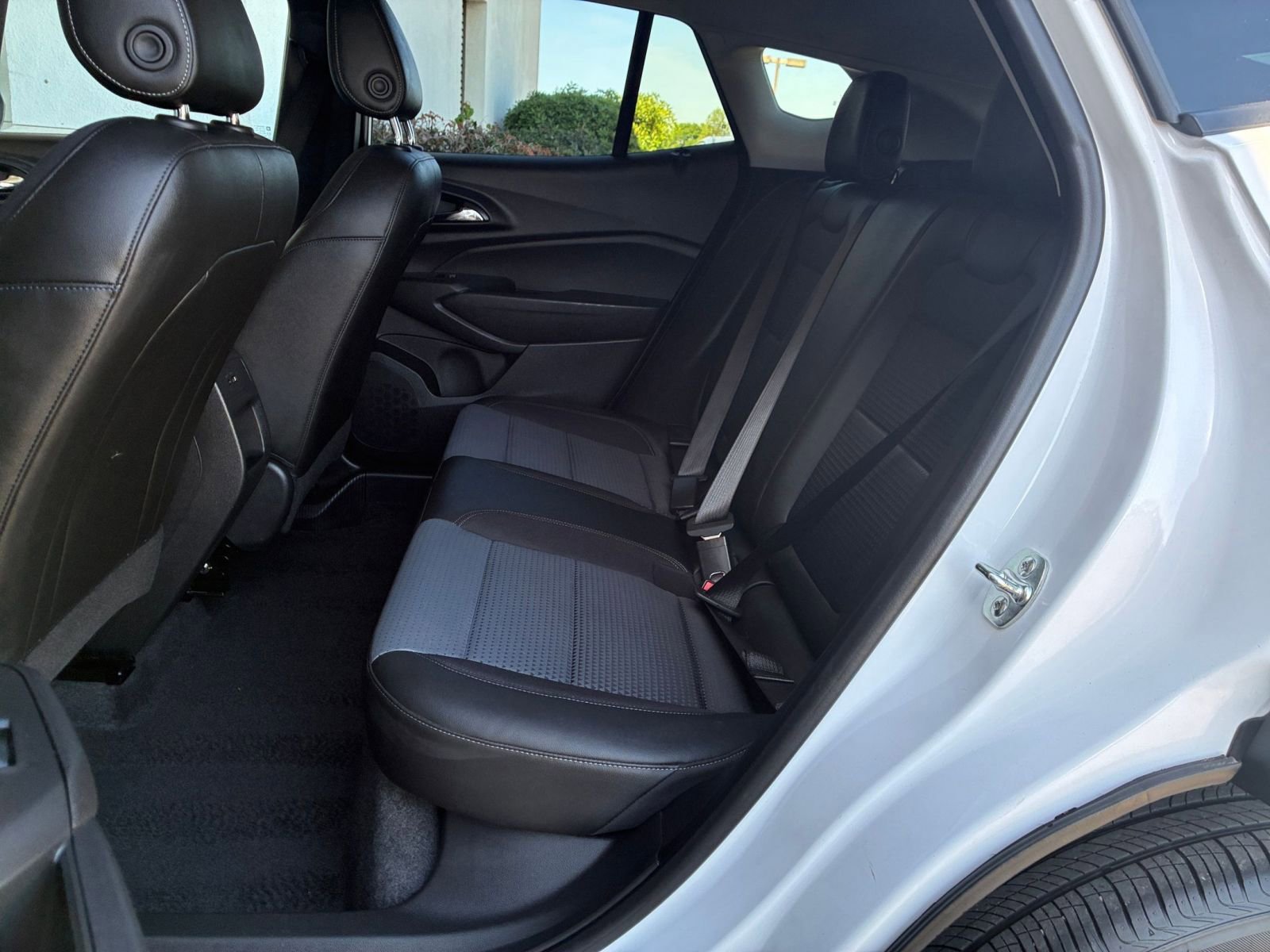Used 2025 Chevrolet Trax LT image 38