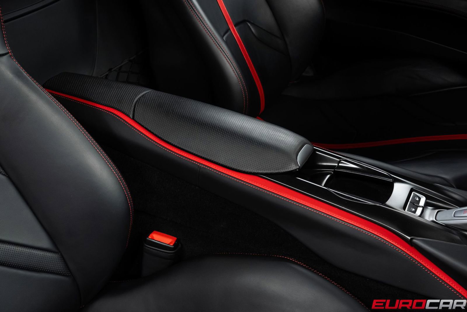 Used 2020 Ferrari 812 Superfast RWD image 34