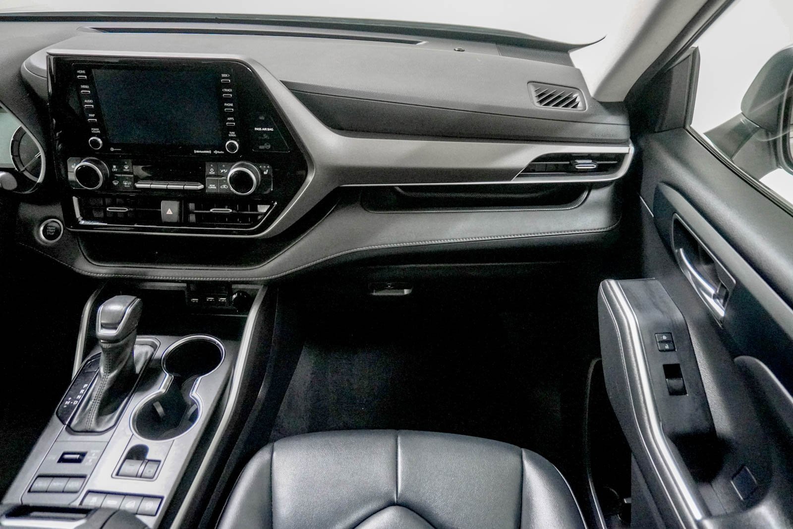 Used 2021 Toyota Highlander XLE image 31