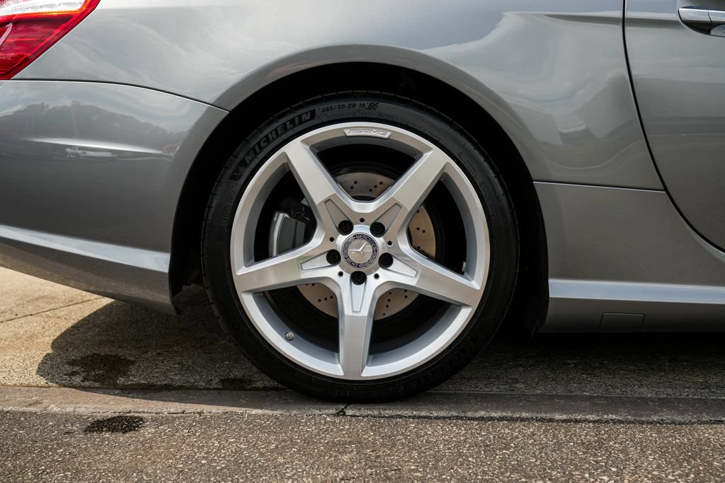 Used 2013 Mercedes-Benz SL 550 image 34