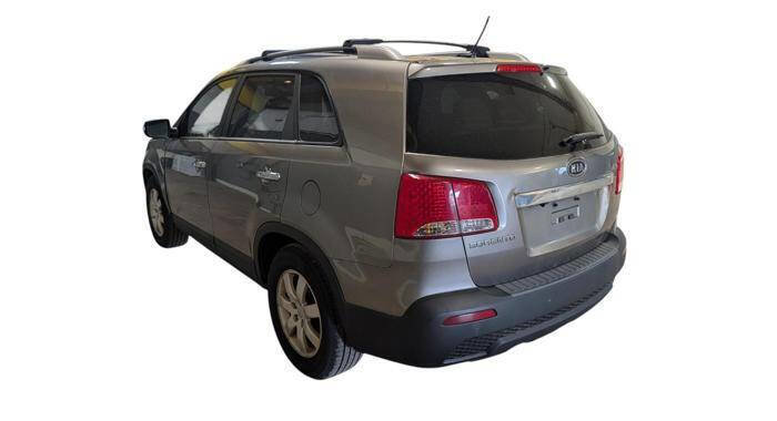 Used 2012 Kia Sorento LX w/ Convenience Pkg FWD image 3
