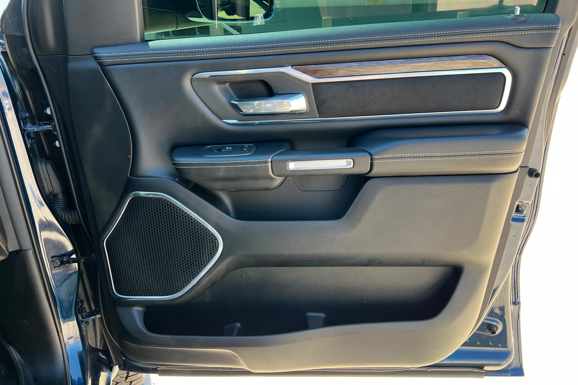 Used 2019 RAM 1500 Laramie w/ Trailer Tow Group AWD/4WD image 22