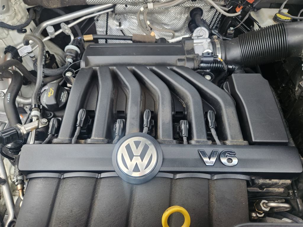 Used 2021 Volkswagen Atlas SEL R-Line AWD/4WD image 17