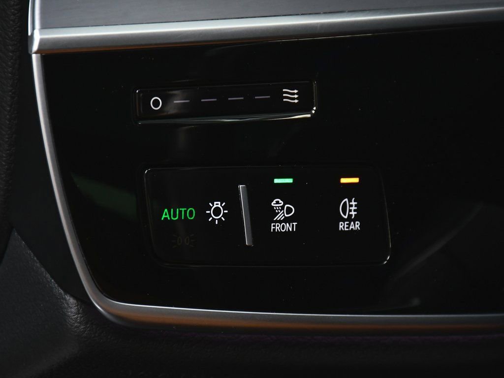 Used 2022 Audi S8 w/ S8 Comfort Plus Package AWD/4WD image 29