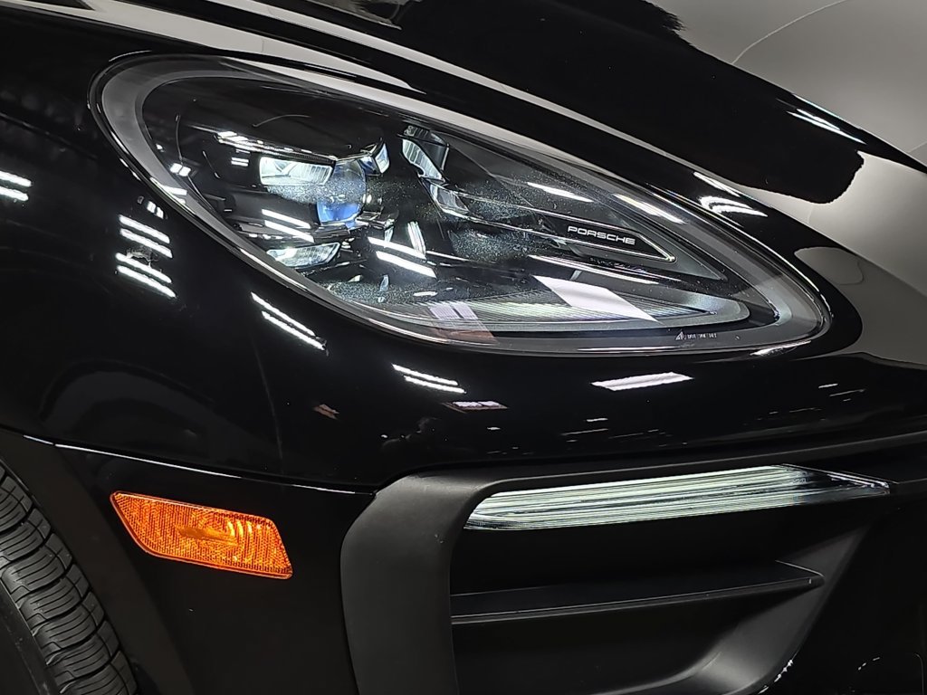 Certified 2023 Porsche Macan AWD/4WD image 12