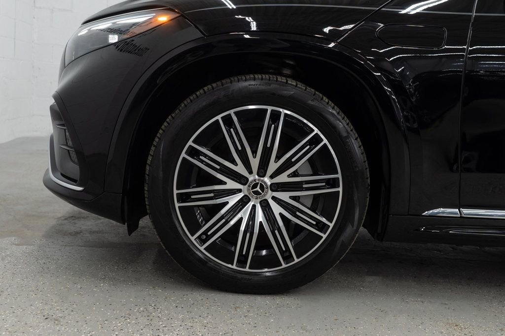 Used 2023 Mercedes-Benz EQS 580 4MATIC SUV w/ Exclusive Trim Package image 41
