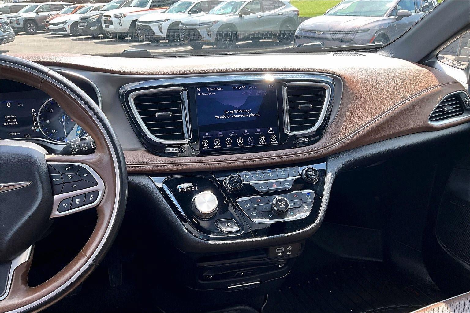Used 2020 Chrysler Pacifica Limited w/ Tire & Wheel Group FWD image 6