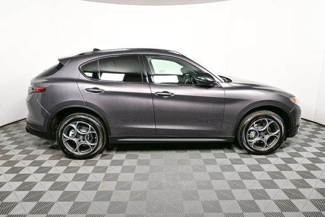 New 2025 Alfa Romeo Stelvio Sprint w/ Convenience Package AWD/4WD image 24