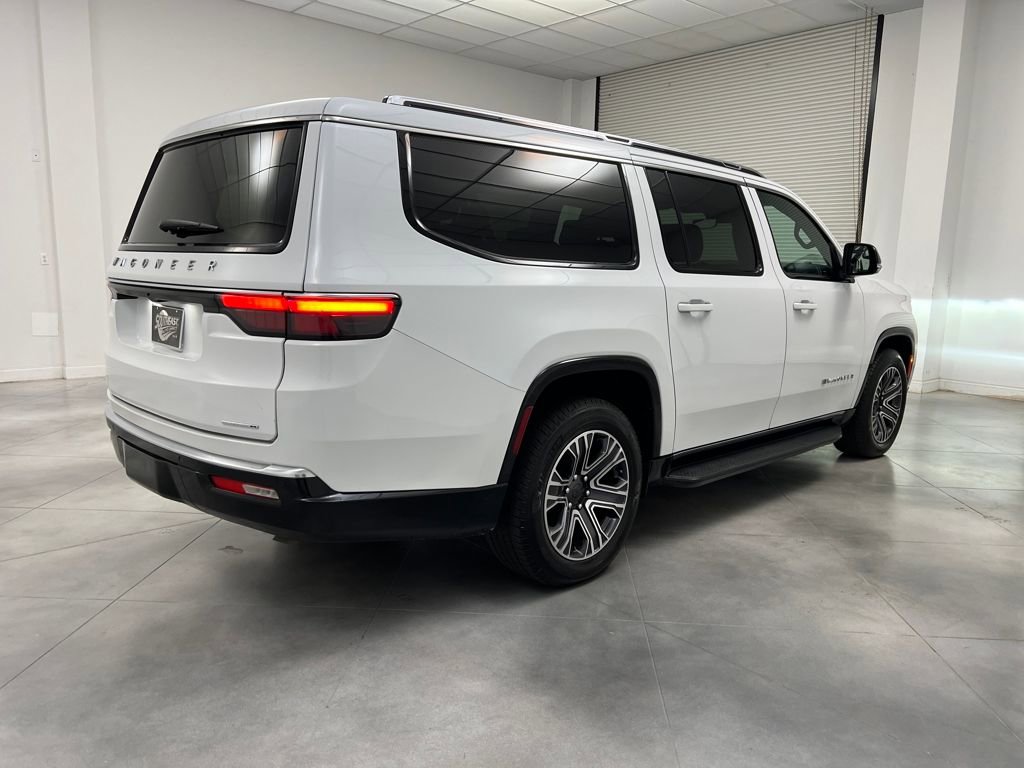 Used 2024 Jeep Wagoneer L Series II w/ Flexible Seating Group image 7