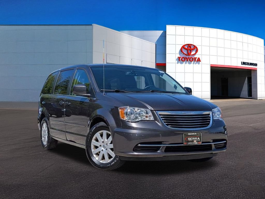 Used 2015 Chrysler Town & Country LX FWD image 9