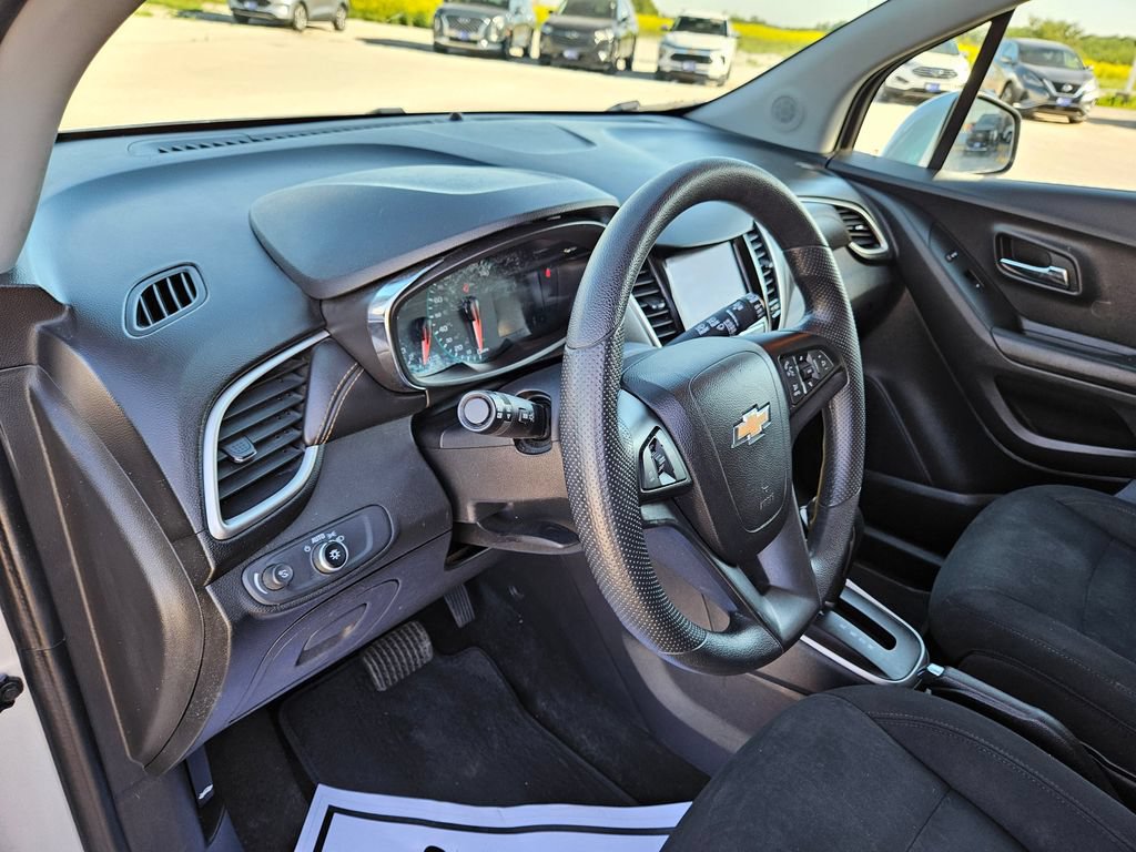 Used 2022 Chevrolet Trax LS w/ Tint and Cruise Package AWD/4WD image 21