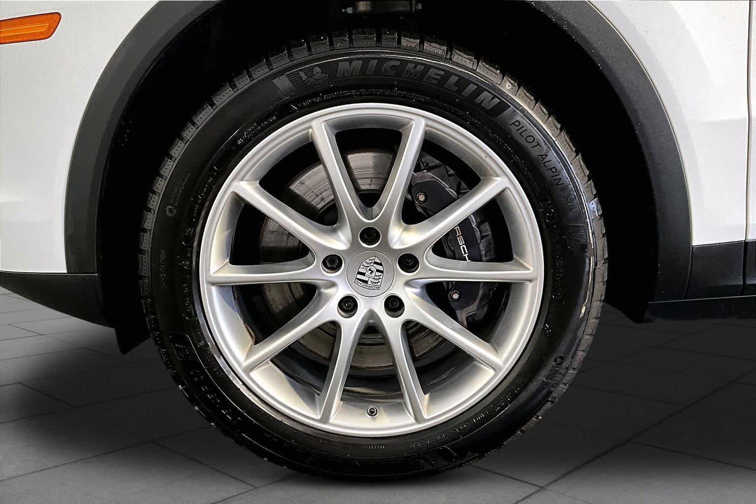 Used 2021 Porsche Cayenne AWD/4WD image 11