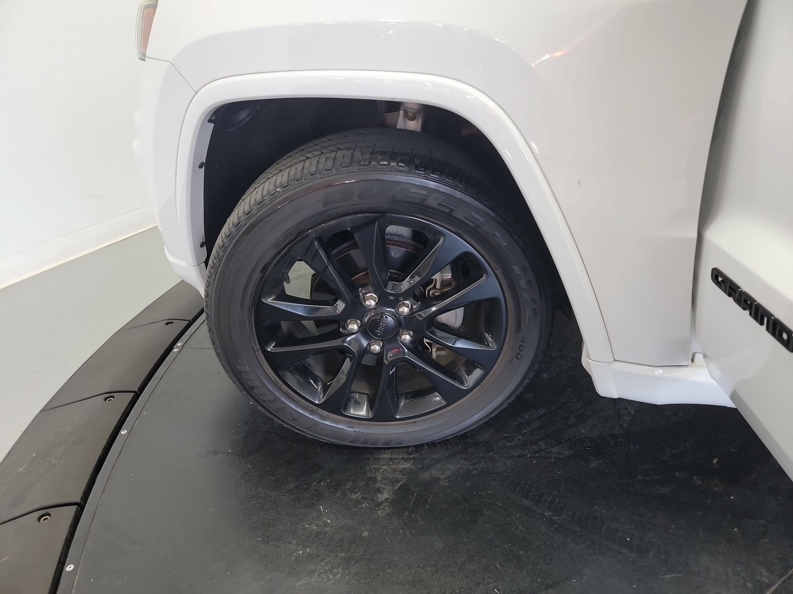 Used 2020 Jeep Grand Cherokee Altitude AWD/4WD image 30