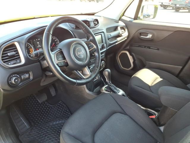 Used 2017 Jeep Renegade Latitude w/ Popular Equipment Group image 11