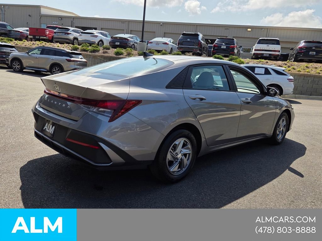 Used 2024 Hyundai Elantra SE image 13