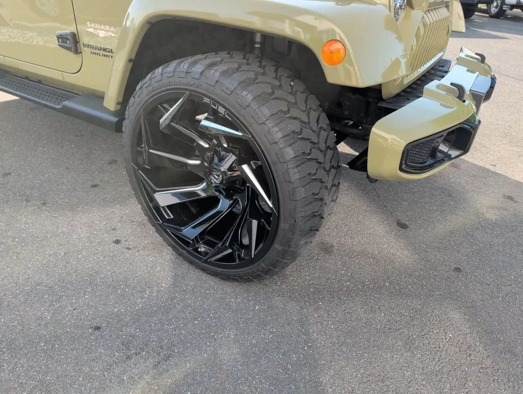 Used 2013 Jeep Wrangler Unlimited Sahara w/ Connectivity Group AWD/4WD image 4