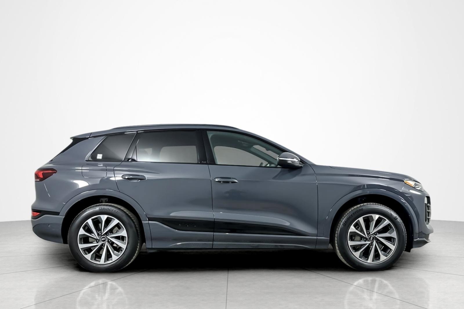 Used 2025 Audi Q6 e-tron Premium w/ Convenience Package image 6