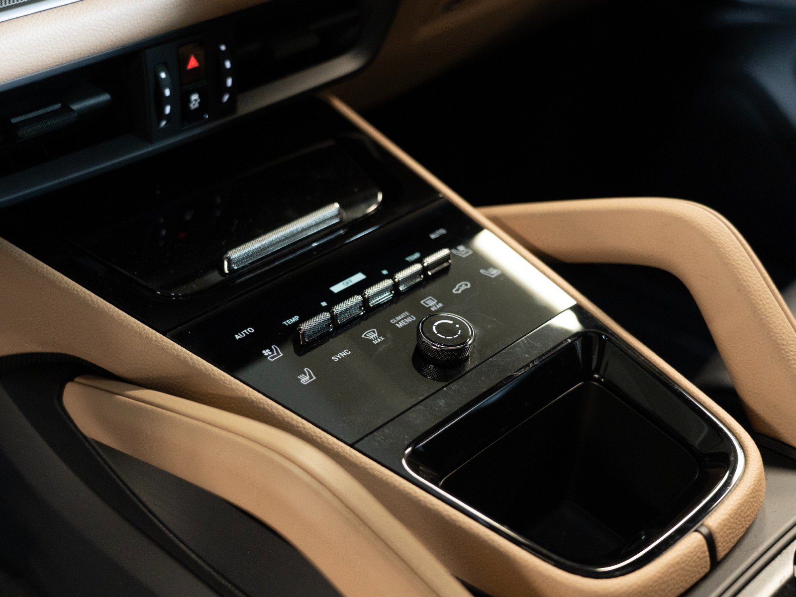 Certified 2024 Porsche Cayenne AWD/4WD image 21