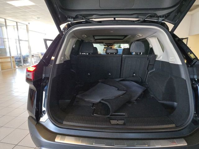 Used 2023 Nissan Rogue SL w/ SL Premium Package FWD image 24