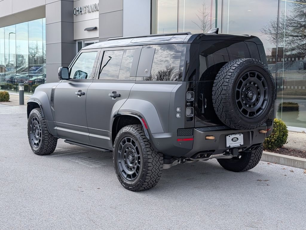 Certified 2025 Land Rover Defender 110 image 4